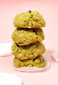 JUMBO CHOCOLATE CHIP AND CHUNKS COOKIE