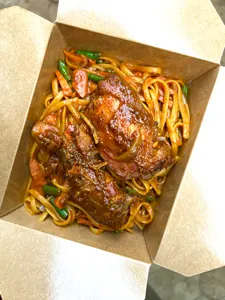 stir fry linguine pasta and peppered chicken